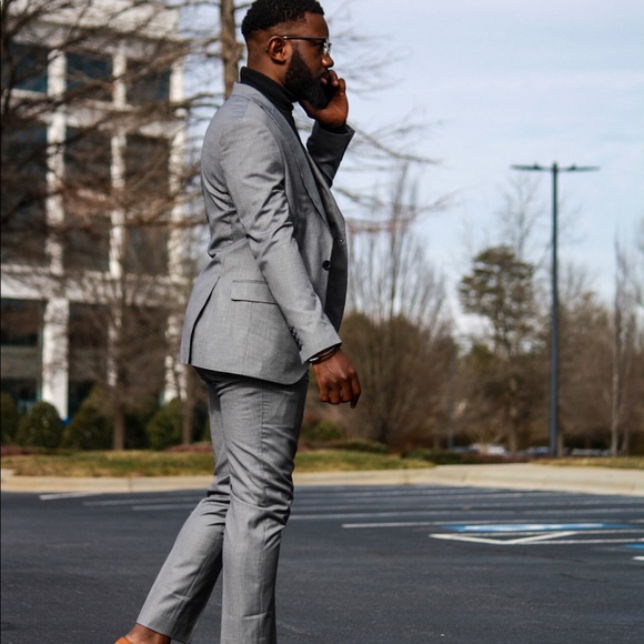 Men’s 2 Piece Gray Suit - Picture 3 of 5